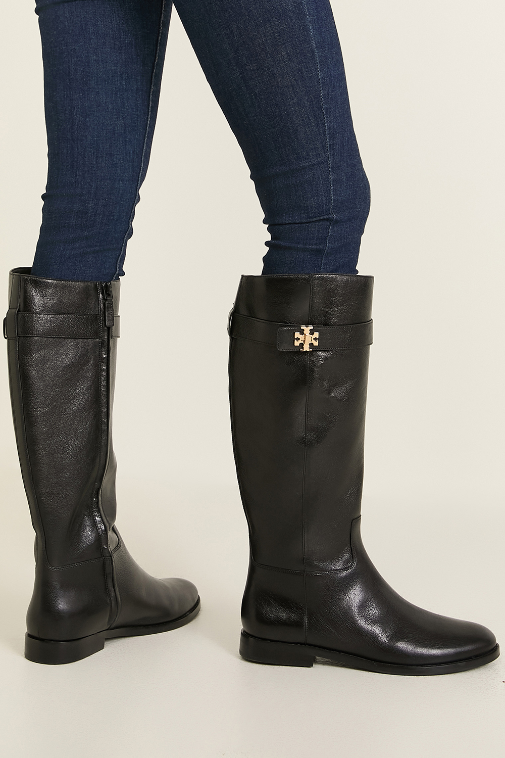 תמונת כל הלוק של מגפיים TORY BURCH